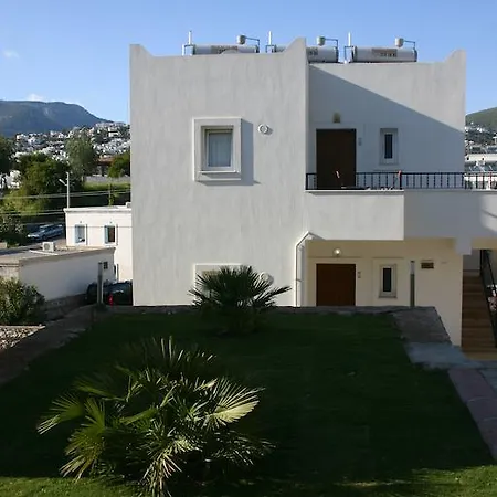 Rose Aparthotel 3*
